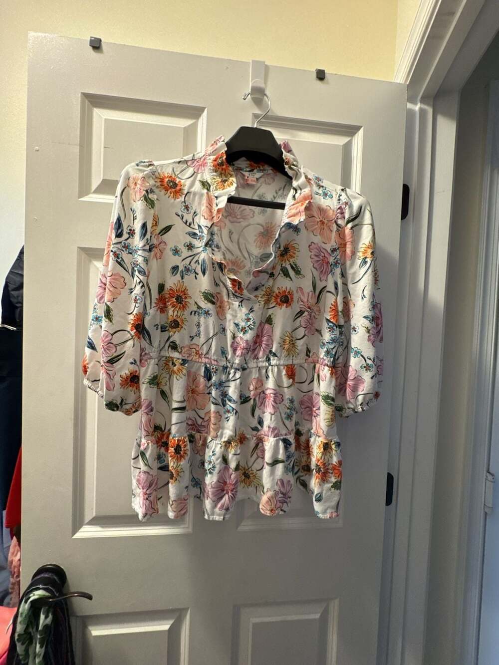 Crown & Ivy White Floral Tiered Babydoll Top with Ruffle Neck